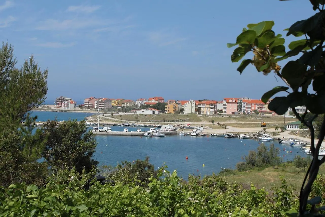 Apartments And Rooms By The Sea Povljana, Pag - 6476 Maison d'hôtes